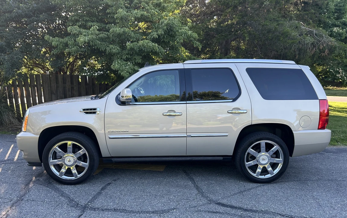 2010 Cadillac Escalade & EXT 3rd Gen - Image 16 of 31