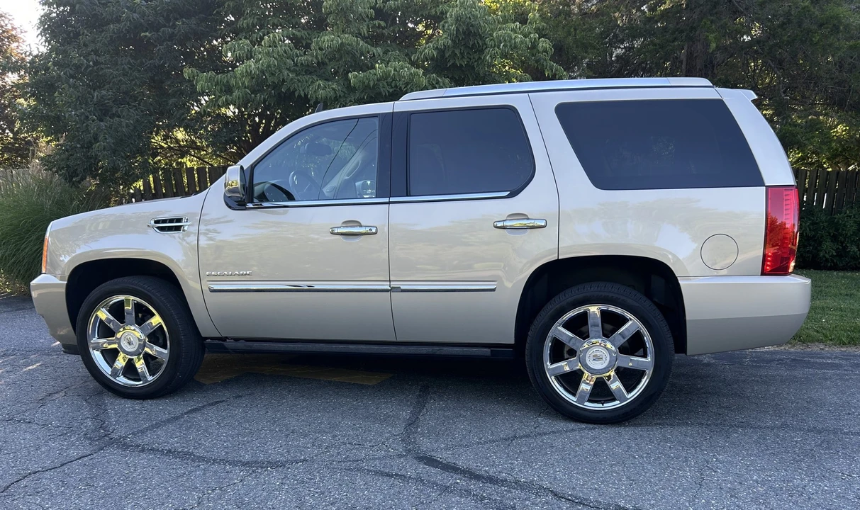 2010 Cadillac Escalade & EXT 3rd Gen - Image 19 of 31
