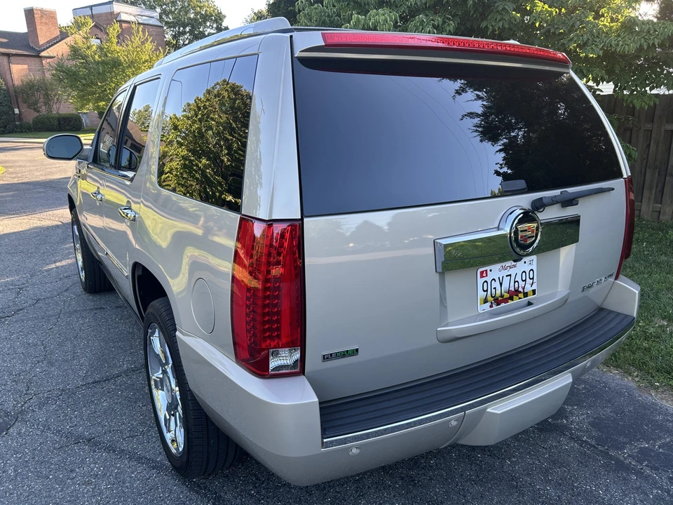 2010 Cadillac Escalade & EXT 3rd Gen - Image 23 of 31