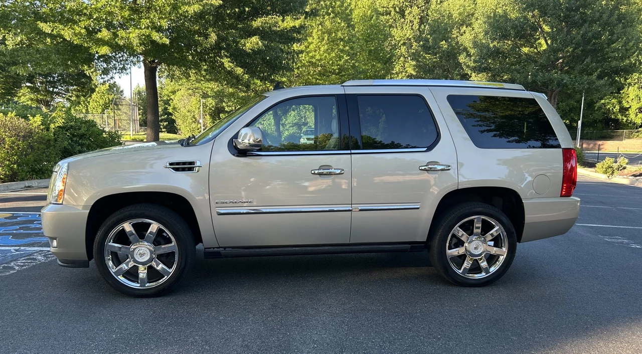 2010 Cadillac Escalade & EXT 3rd Gen - Image 15 of 31