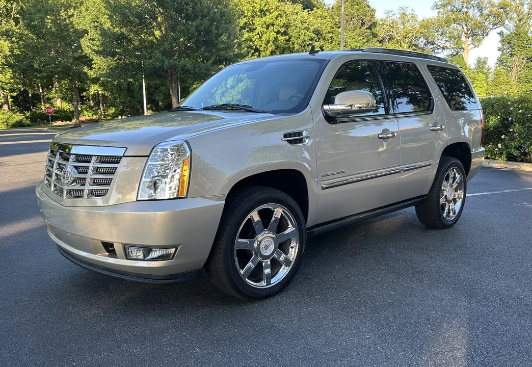 2010 Cadillac Escalade & EXT 3rd Gen - Image 8 of 31