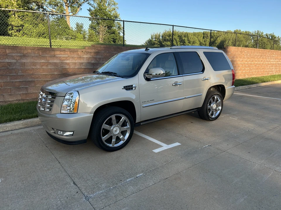 2010 Cadillac Escalade & EXT 3rd Gen - Image 14 of 31