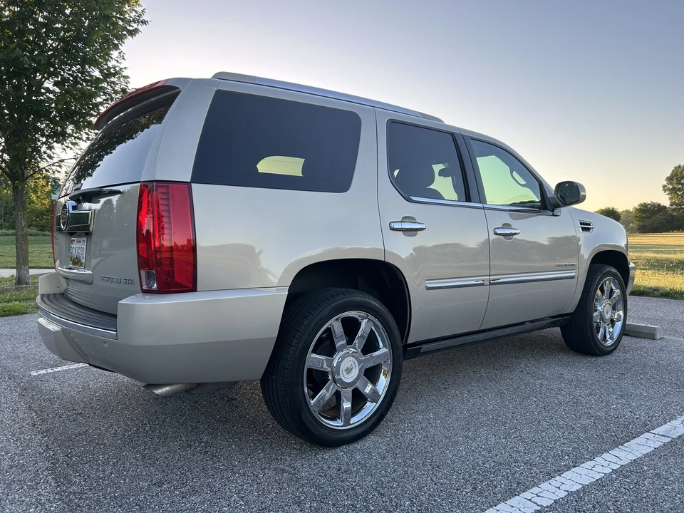 2010 Cadillac Escalade & EXT 3rd Gen - Image 31 of 31
