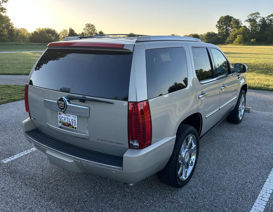 2010 Cadillac Escalade & EXT 3rd Gen - Image 29 of 31