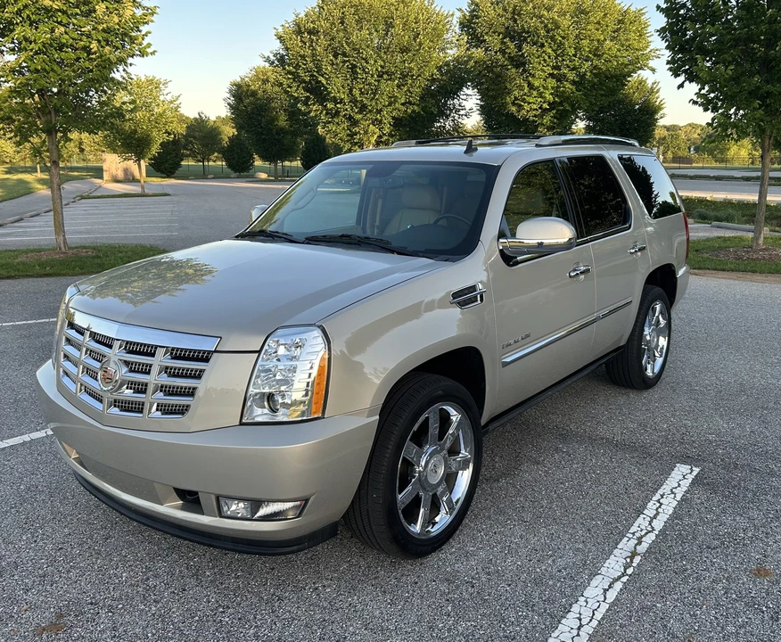 2010 Cadillac Escalade & EXT 3rd Gen - Image 6 of 31
