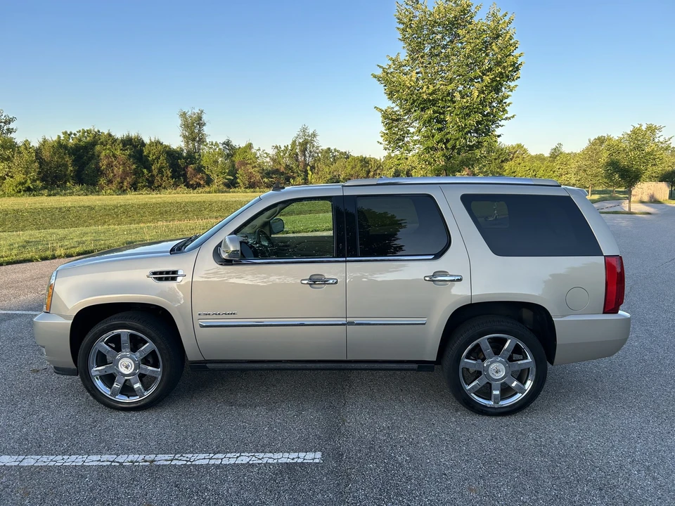 2010 Cadillac Escalade & EXT 3rd Gen - Image 18 of 31