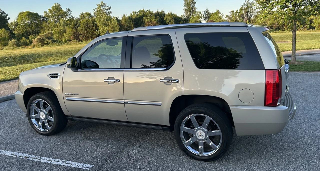 2010 Cadillac Escalade & EXT 3rd Gen - Image 22 of 31