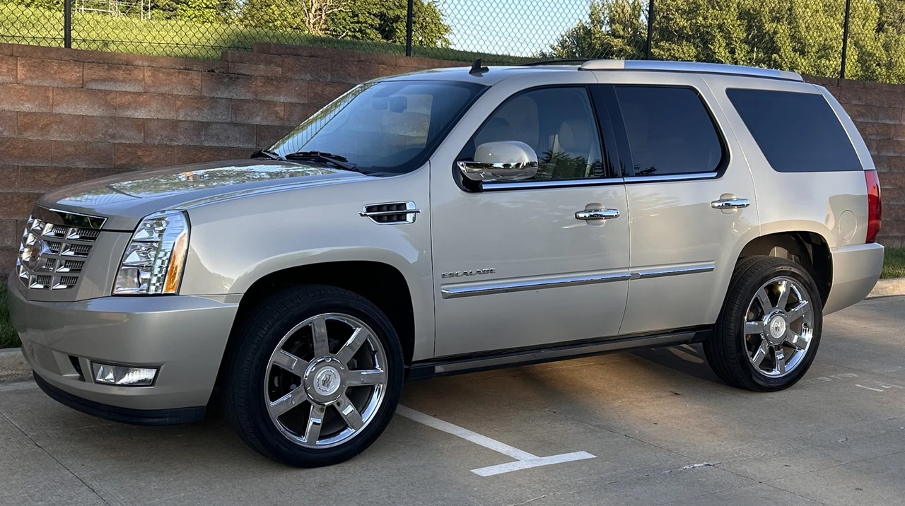 2010 Cadillac Escalade & EXT 3rd Gen - Image 12 of 31