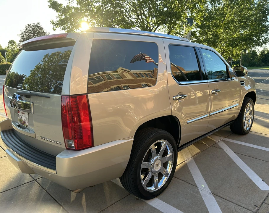 2010 Cadillac Escalade & EXT 3rd Gen - Image 30 of 31