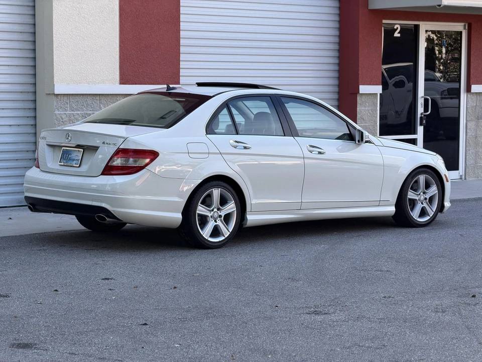 2011 Mercedes-Benz W204 C-Class - Image 11 of 31