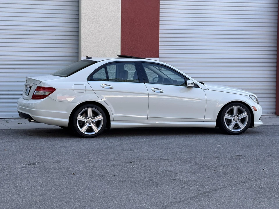 2011 Mercedes-Benz W204 C-Class - Image 13 of 31