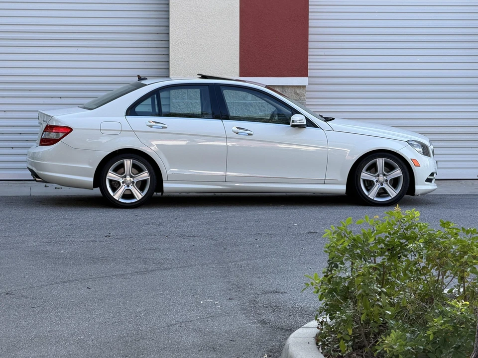 2011 Mercedes-Benz W204 C-Class - Image 15 of 31