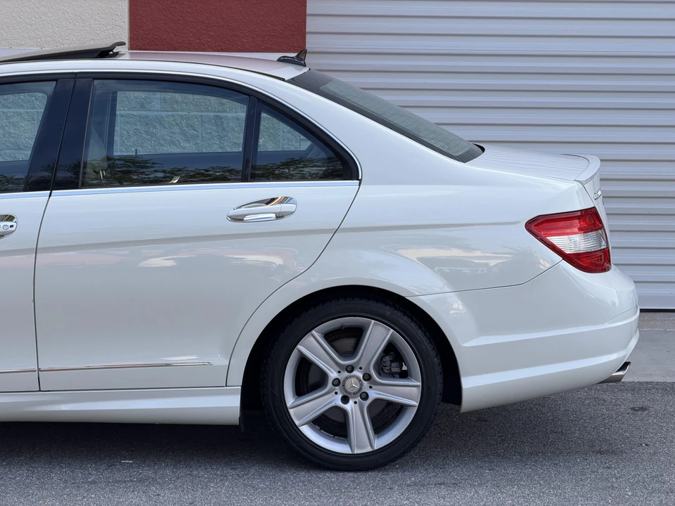 2011 Mercedes-Benz W204 C-Class - Image 20 of 31