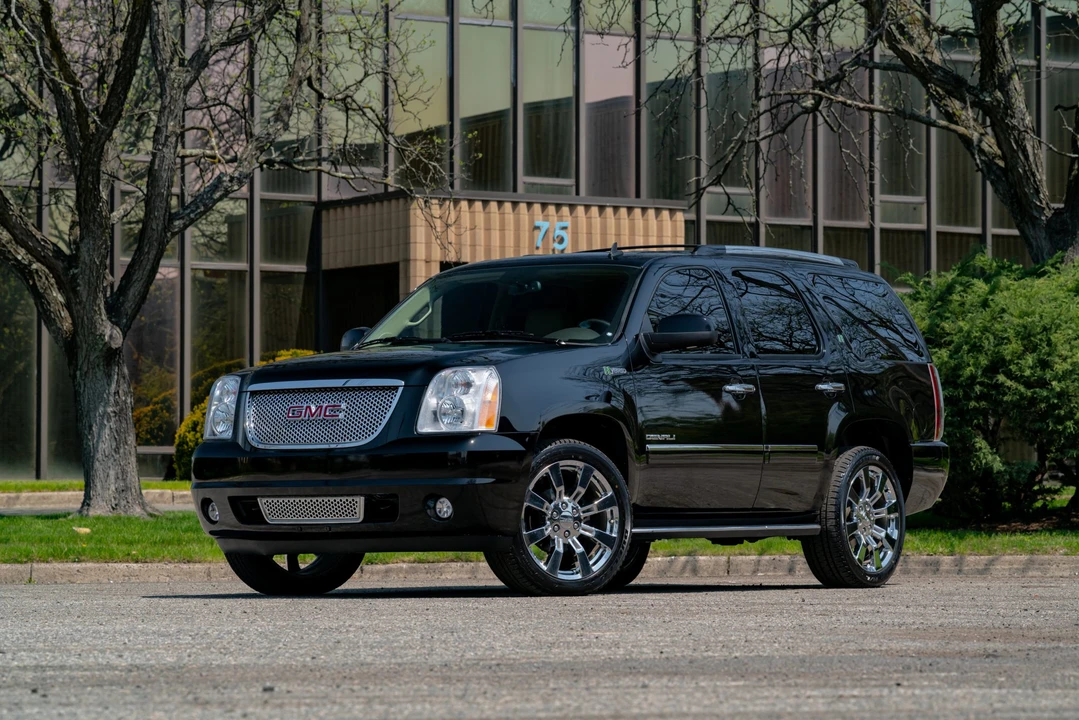 2013 GMC Yukon 3rd Gen - Image 2 of 31