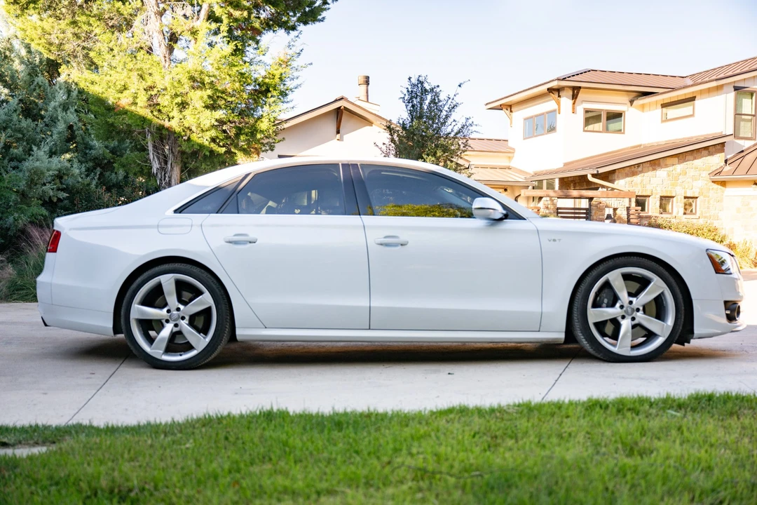 2014 Audi D4 S8 - Image 8 of 31
