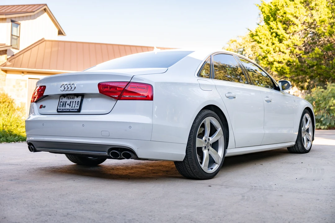 2014 Audi D4 S8 - Image 7 of 31