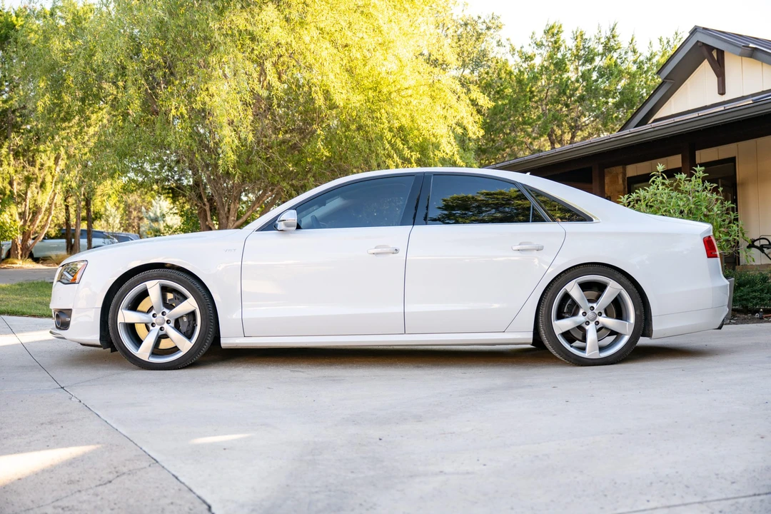 2014 Audi D4 S8 - Image 3 of 31