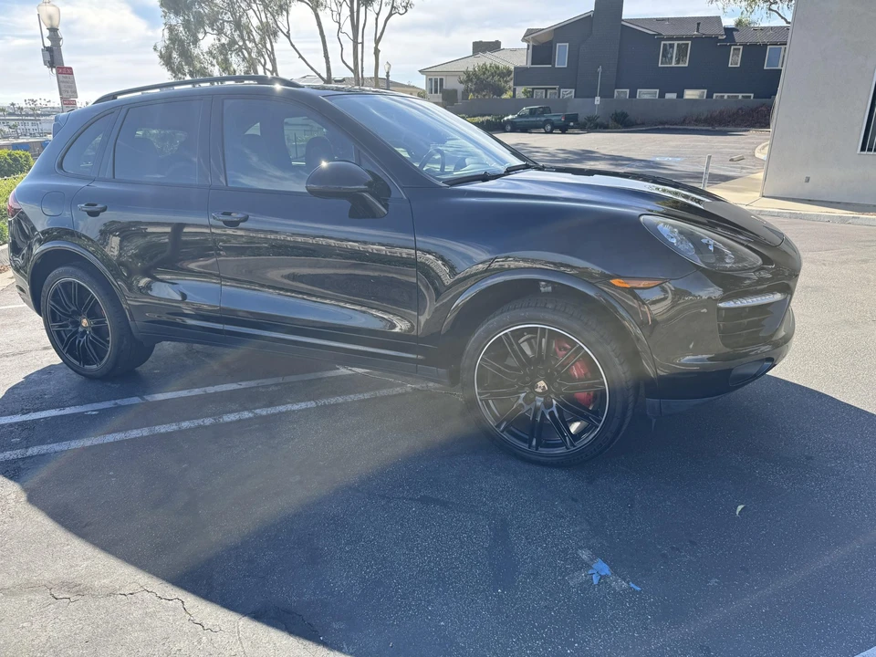 2014 Porsche 958 Cayenne Turbo - Image 2 of 31