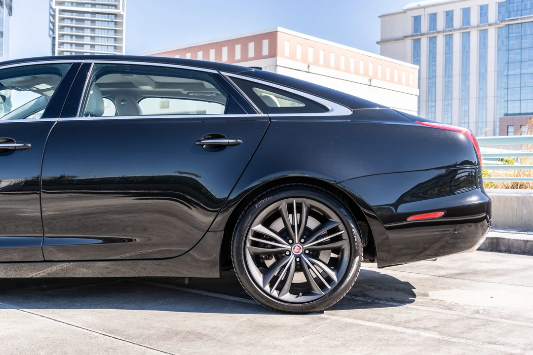 2019 Jaguar X351 XJ - Image 18 of 31