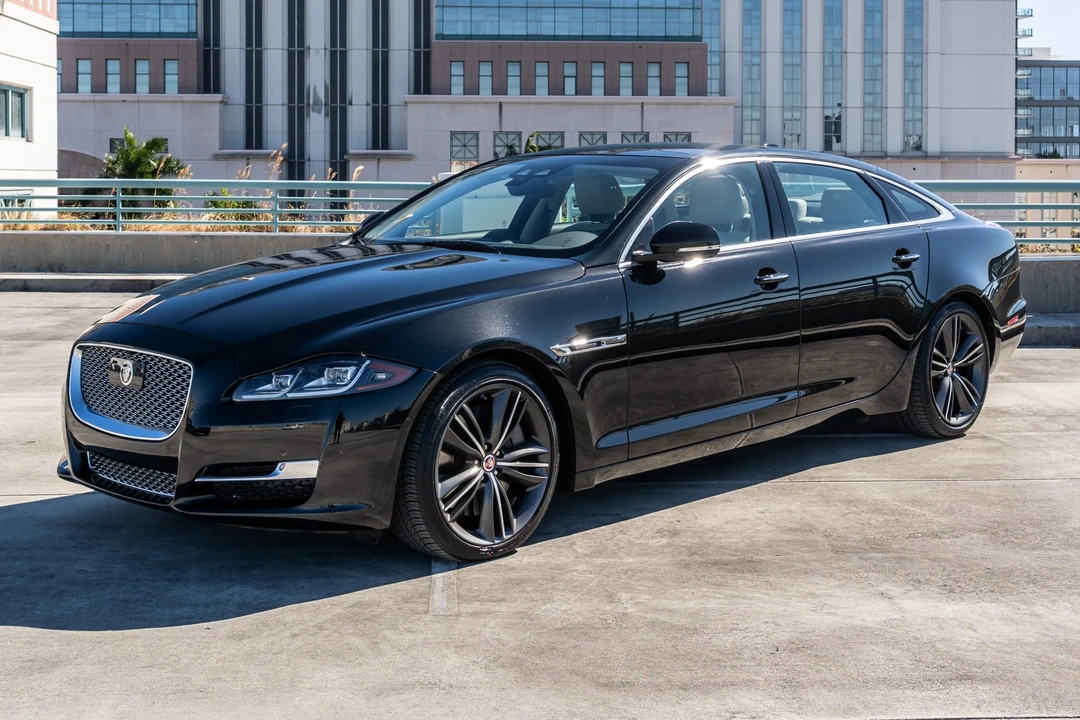 2019 Jaguar X351 XJ - Image 2 of 31
