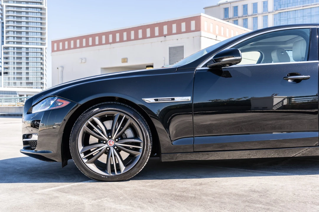 2019 Jaguar X351 XJ - Image 17 of 31
