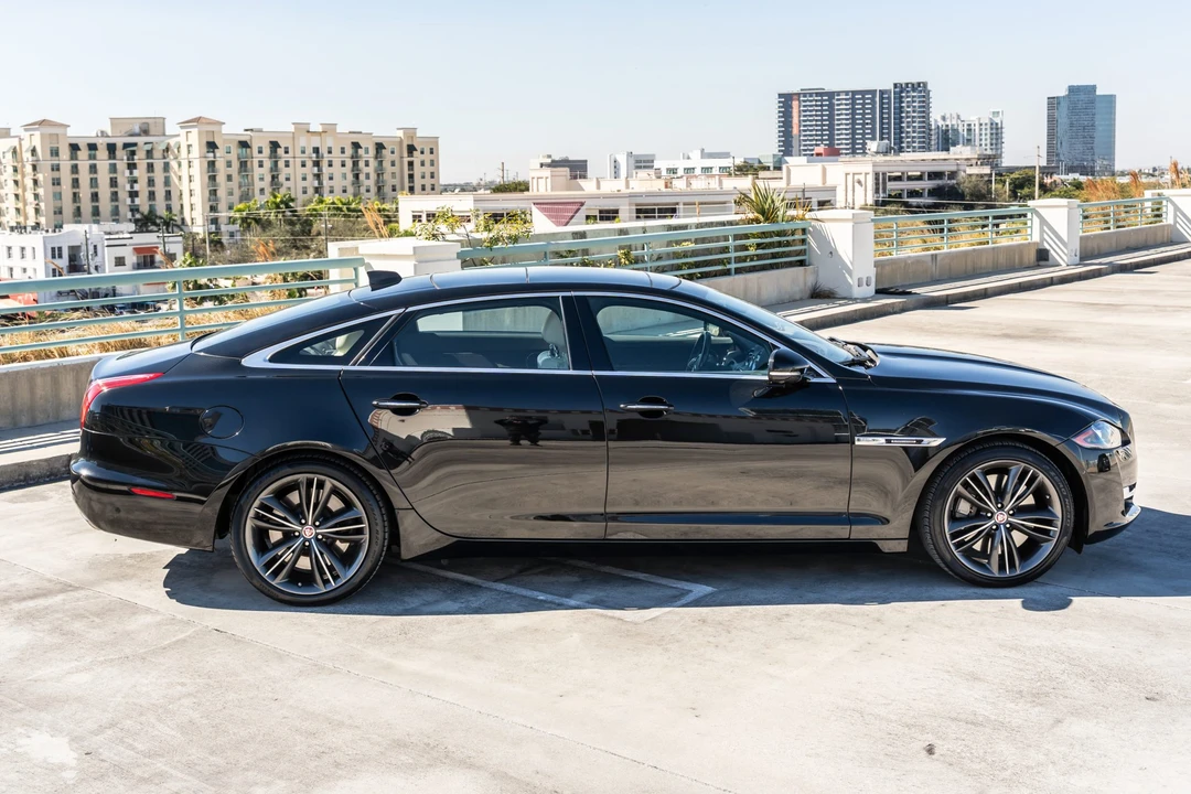 2019 Jaguar X351 XJ - Image 9 of 31