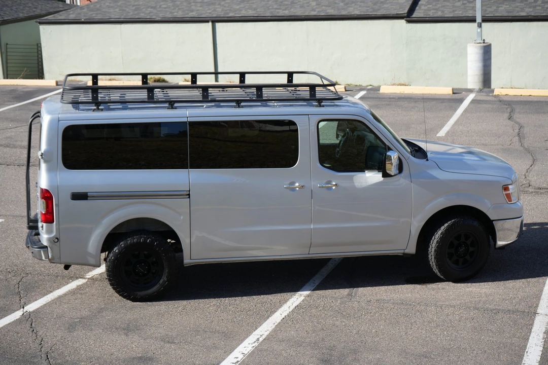 2013 Nissan NV3500 - Image 10 of 31
