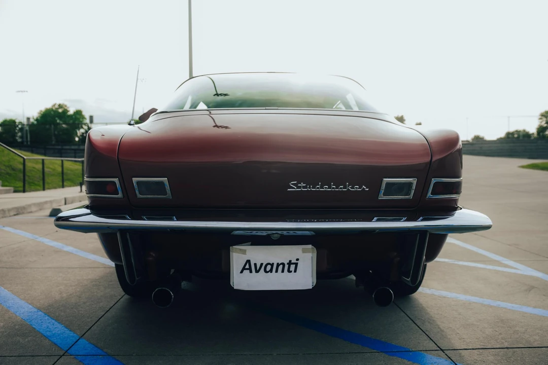 1963 Studebaker Avanti - Image 10 of 31