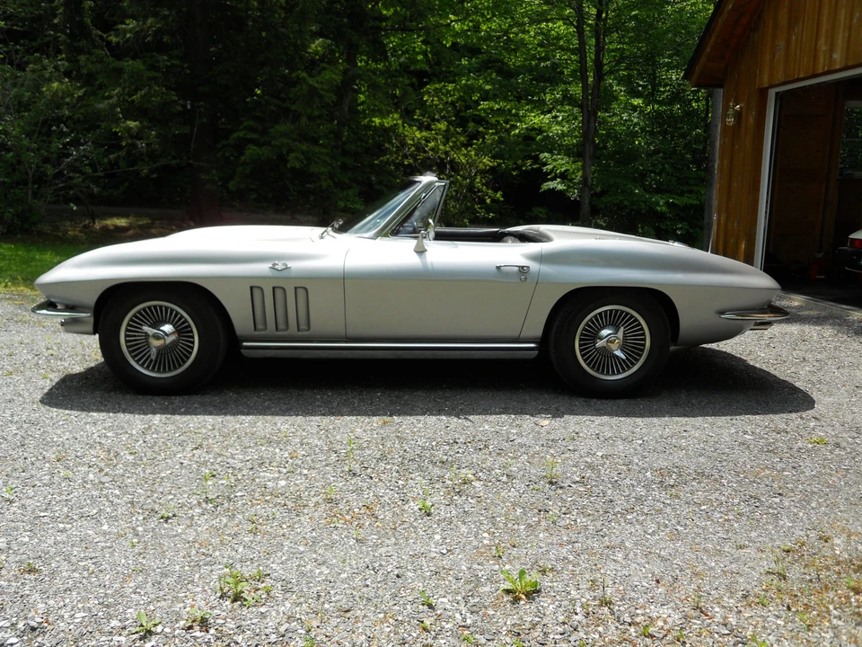 1965 Chevrolet Corvette C2 - Image 23 of 31
