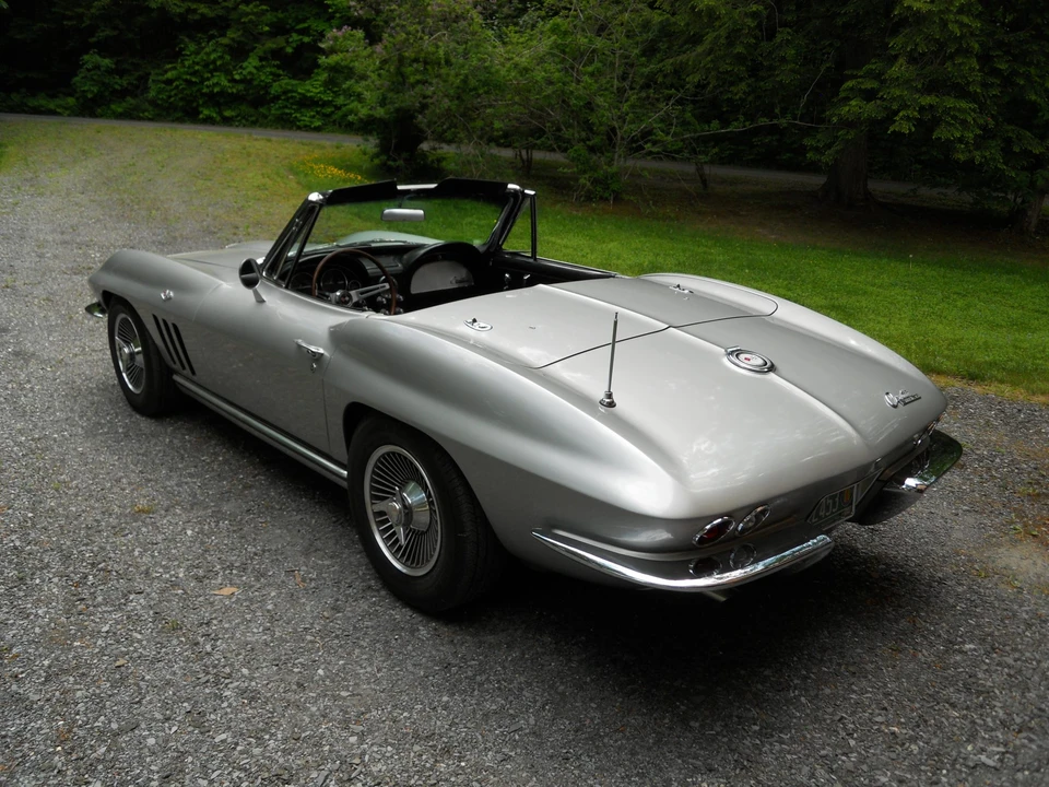 1965 Chevrolet Corvette C2 - Image 22 of 31