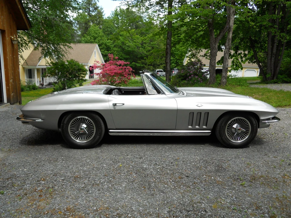 1965 Chevrolet Corvette C2 - Image 19 of 31