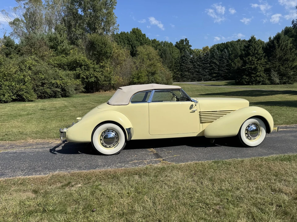 1936 Cord 810 & 812 - Image 12 of 31