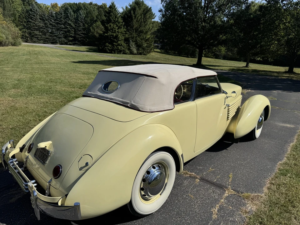 1936 Cord 810 & 812 - Image 10 of 31