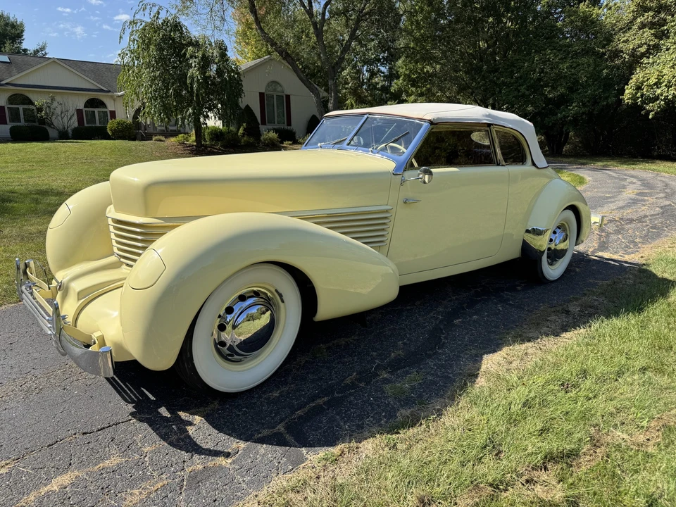 1936 Cord 810 & 812 - Image 2 of 31
