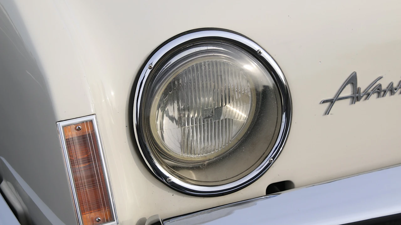 1963 Studebaker Avanti - Image 21 of 31