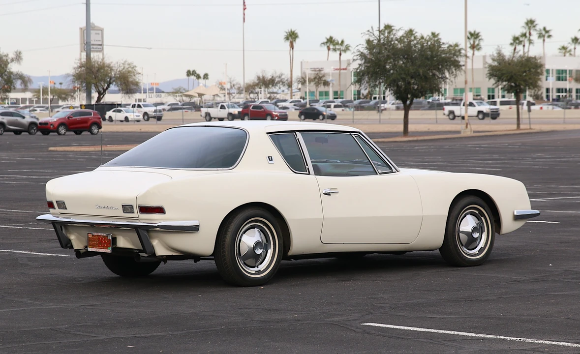1963 Studebaker Avanti - Image 13 of 31