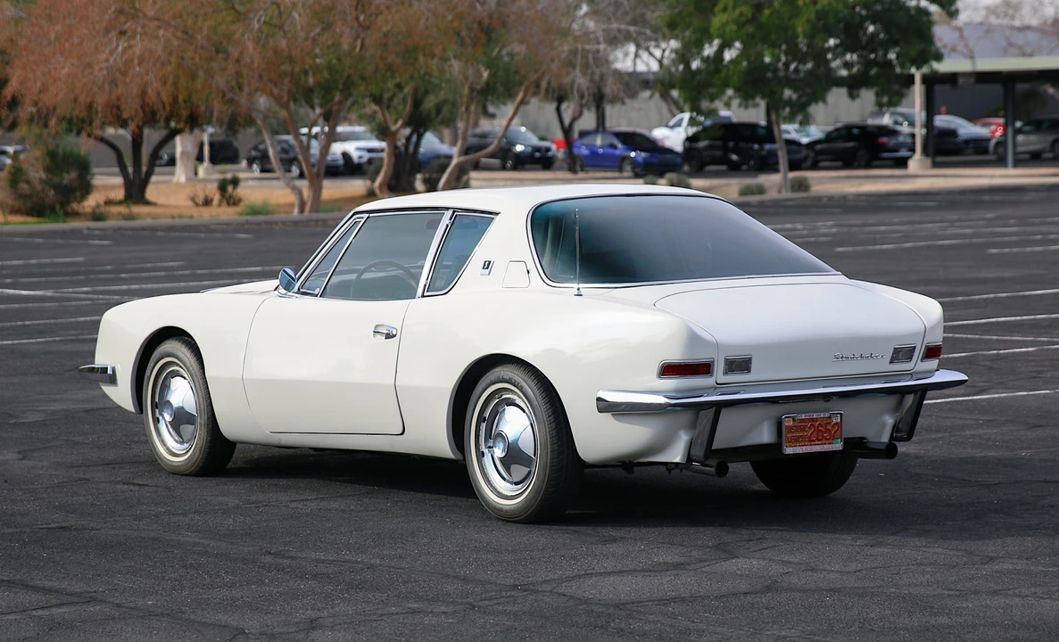 1963 Studebaker Avanti - Image 10 of 31