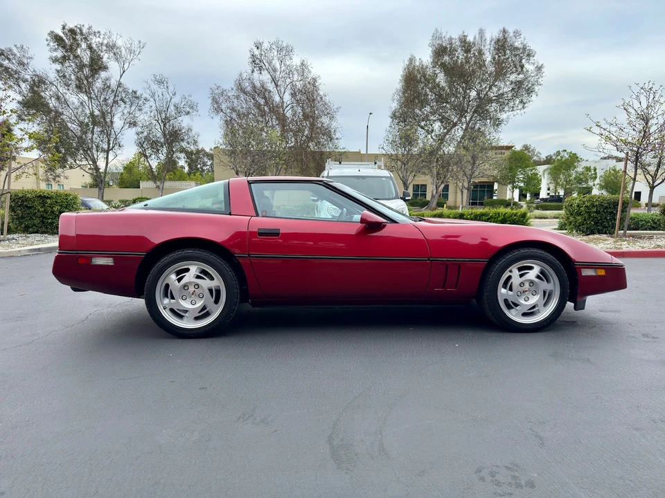 1990 Chevrolet Corvette C4 - Image 19 of 31