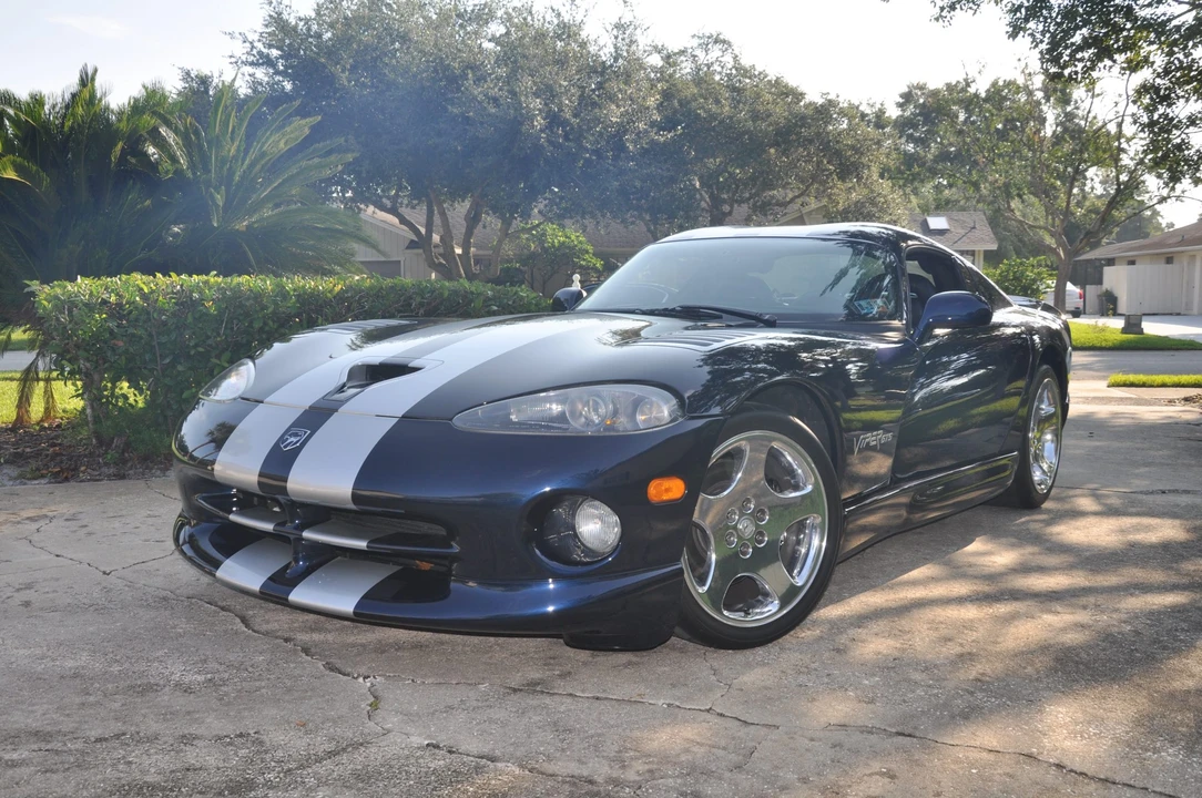 2001 Dodge Viper GTS 2nd Gen - Image 2 of 31