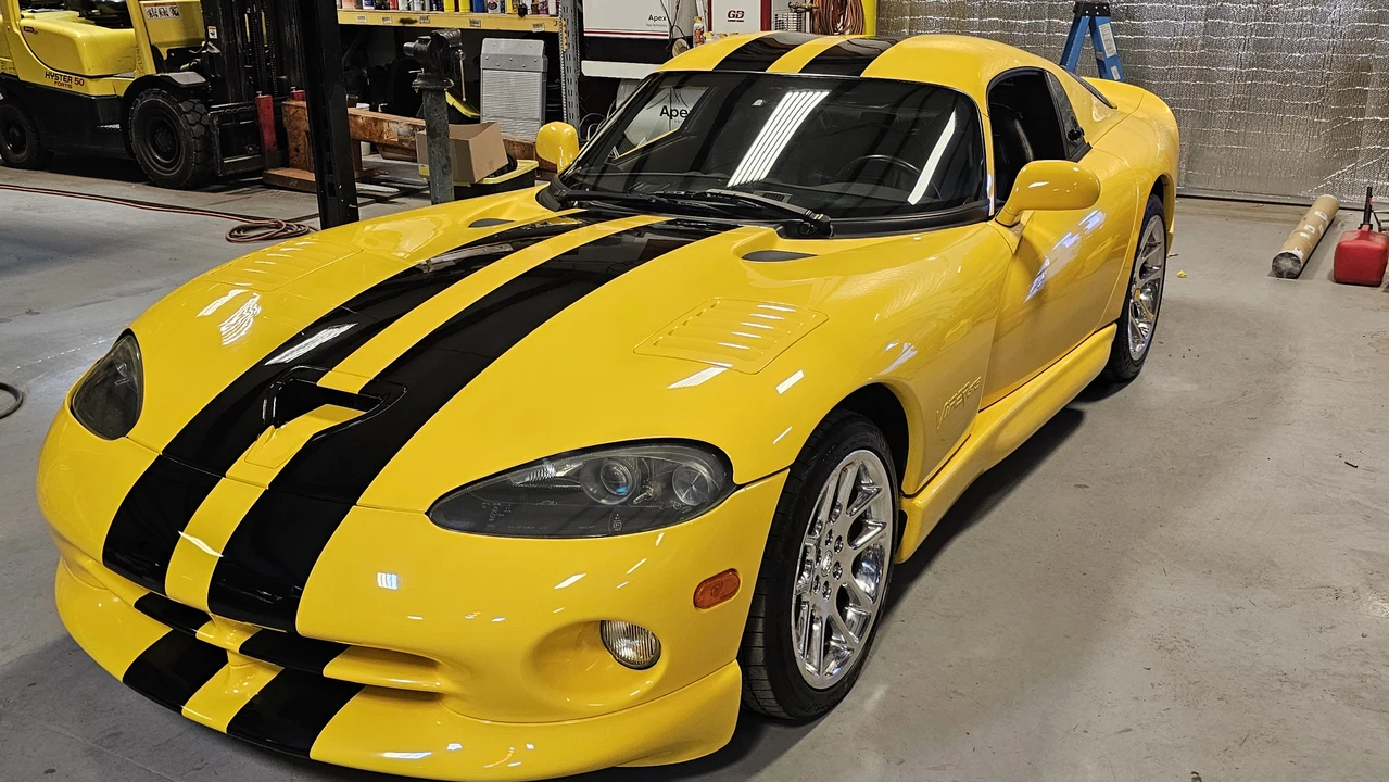 2002 Dodge Viper GTS 2nd Gen - Image 29 of 31