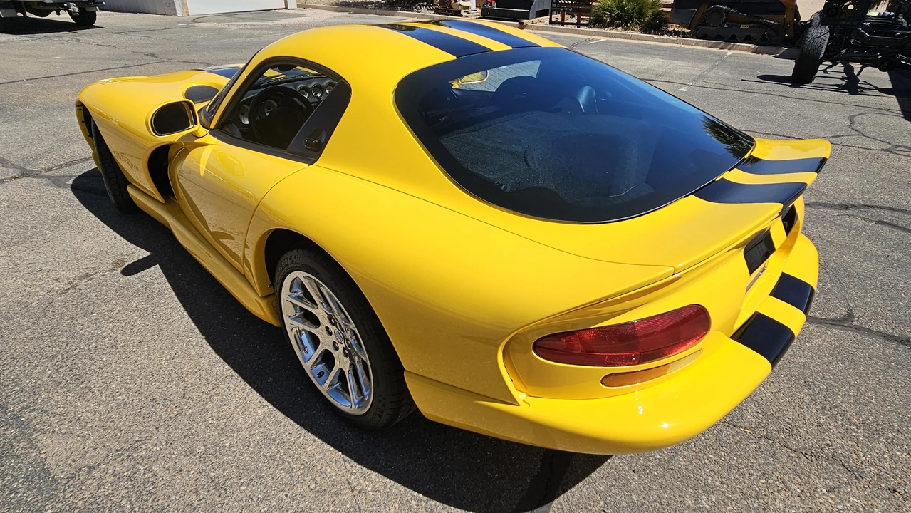 2002 Dodge Viper GTS 2nd Gen - Image 9 of 31