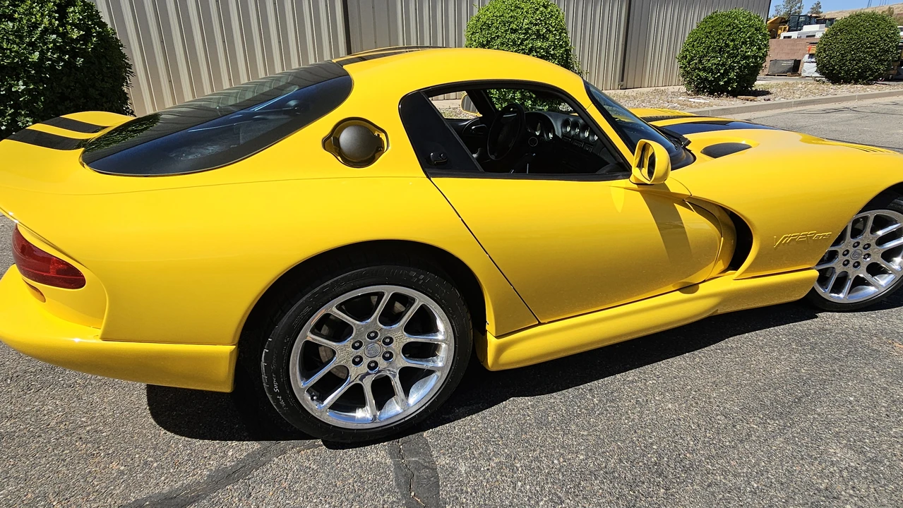 2002 Dodge Viper GTS 2nd Gen - Image 16 of 31
