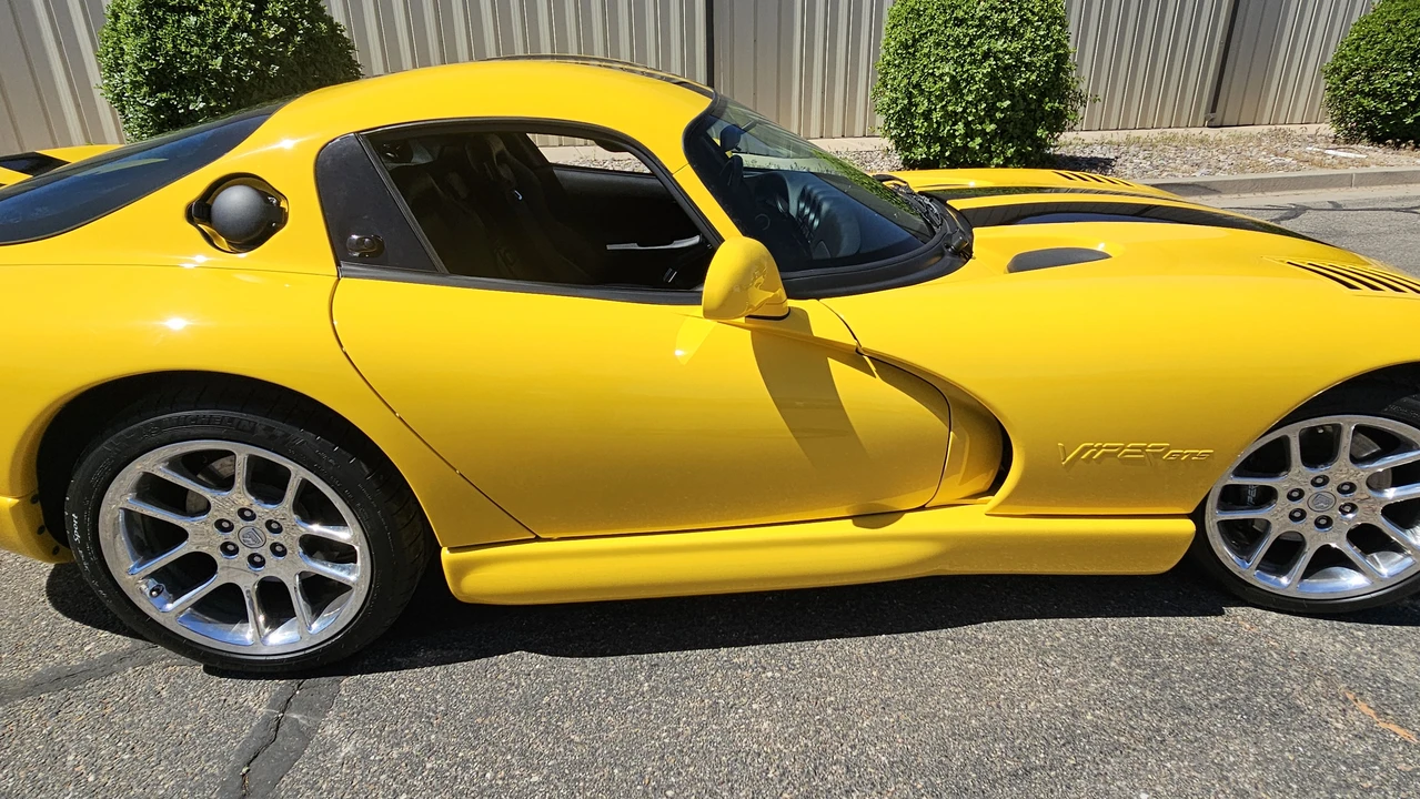 2002 Dodge Viper GTS 2nd Gen - Image 17 of 31