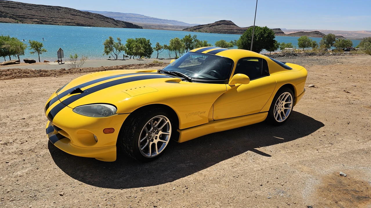 2002 Dodge Viper GTS 2nd Gen - Image 2 of 31