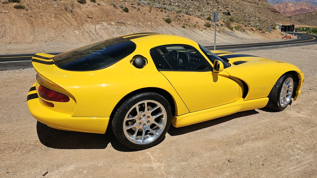 2002 Dodge Viper GTS 2nd Gen - Image 14 of 31