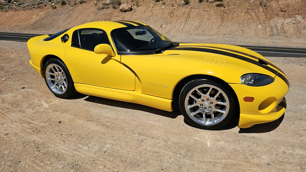 2002 Dodge Viper GTS 2nd Gen - Image 21 of 31