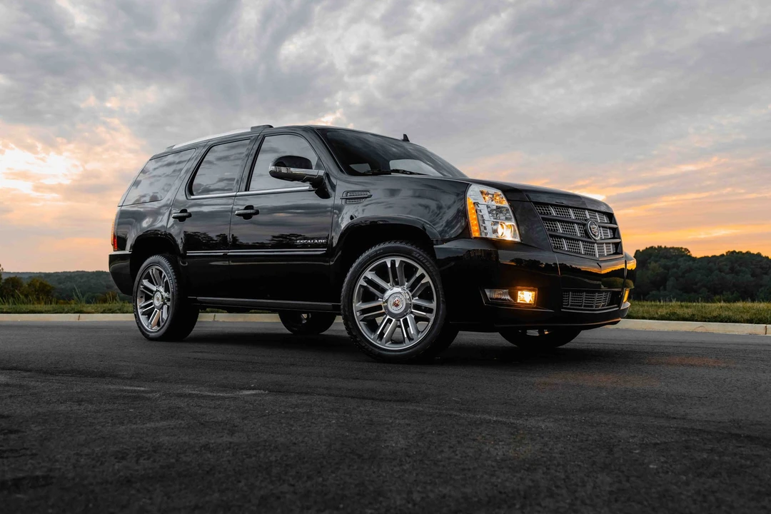 2014 Cadillac Escalade & EXT 3rd Gen - Image 2 of 31