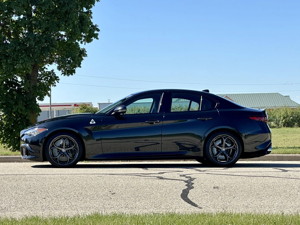 2017 Alfa Romeo Giulia Quadrifoglio - Image 29 of 31