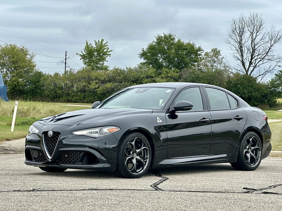 2017 Alfa Romeo Giulia Quadrifoglio - Image 11 of 31
