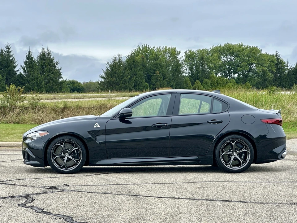 2017 Alfa Romeo Giulia Quadrifoglio - Image 13 of 31